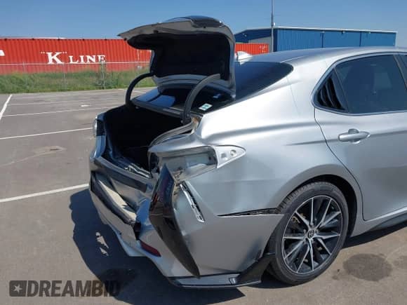 2021 Toyota Camry Hybrid SE z VIN 4T1G31AKXMU562641, wystawiony jako IAAI lot #42415712 z przebiegiem 71 085 mil mil oraz . Historia ofert i sprzedaży dostępna na DreamBid. Obrazek 17.