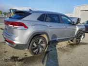 ✅ 2024 Volkswagen Atlas SE • VIN: 1V2HE2CA2RC231769 • Lot: 96162585. Wystawiony na Copart z przebiegiem 38 618 mil. Bezpłatny archiwum sprzedaży aukcyjnych z USA i szczegółowy raport historii pojazdu na DreamBid. Zdjęcie 3.