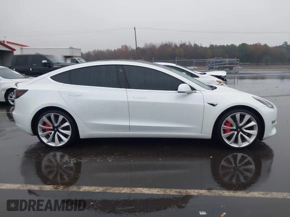 ✅ 2019 Tesla Model 3 Long Range • VIN: 5YJ3E1EB0KF487607 • Lot: 43742331. Wystawiony na IAAI z przebiegiem 65 449 mil. Bezpłatny archiwum sprzedaży aukcyjnych z USA i szczegółowy raport historii pojazdu na DreamBid. Zdjęcie 13.