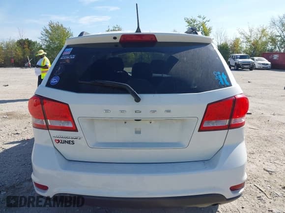 ✅ 2019 Dodge Journey SE • VIN: 3C4PDCBB8KT758578 • Lot: 43363237. Wystawiony na IAAI z przebiegiem 78 746 mil. Bezpłatny archiwum sprzedaży aukcyjnych z USA i szczegółowy raport historii pojazdu na DreamBid. Zdjęcie 16.