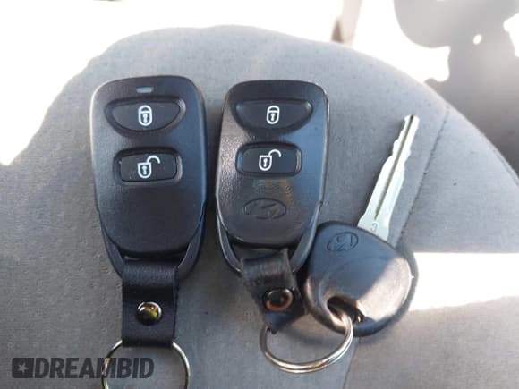 ✅ 2009 Hyundai Santa Fe Limited • VIN: 5NMSH13E09H238247 • Lot: 43574832. Listed on IAAI with 168,143 mi. Free auction sales archive from the USA and detailed vehicle history report at DreamBid. Image 11.