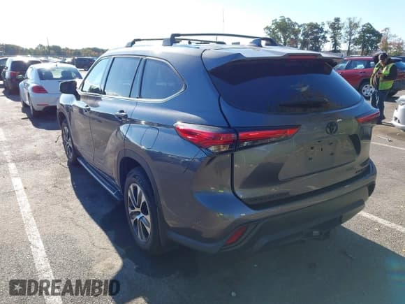 ✅ 2021 Toyota Highlander XLE • VIN: 5TDGZRBH1MS551729 • Lot: 43380351. Listed on IAAI with 53,377 mi. Free auction sales archive from the USA and detailed vehicle history report at DreamBid. Image 3.