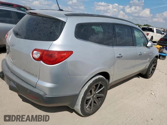 ✅ 2010 Chevrolet Traverse 1LT • VIN: 1GNLRFED9AS114464 • Lot: 85860615. Wystawiony na Copart z przebiegiem 215 104 mil. Bezpłatny archiwum sprzedaży aukcyjnych z USA i szczegółowy raport historii pojazdu na DreamBid. Zdjęcie 3.