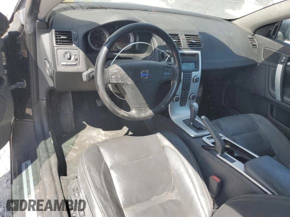 ✅ 2011 Volvo C70 • VIN: YV1672MCXBJ116710 • Lot: 80161475. Wystawiony na Copart z przebiegiem 155 567 mil. Bezpłatny archiwum sprzedaży aukcyjnych z USA i szczegółowy raport historii pojazdu na DreamBid. Zdjęcie 8.