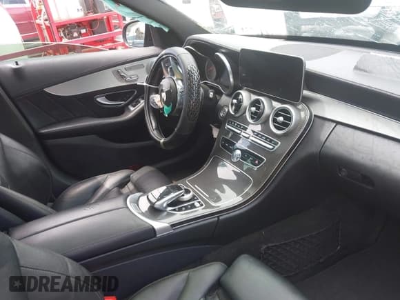 ✅ 2019 Mercedes-Benz C 43 AMG • VIN: 55SWF6EB9KU292191 • Lot: 42231741. Listed on IAAI with 80,572 mi. Free auction sales archive from the USA and detailed vehicle history report at DreamBid. Image 18.