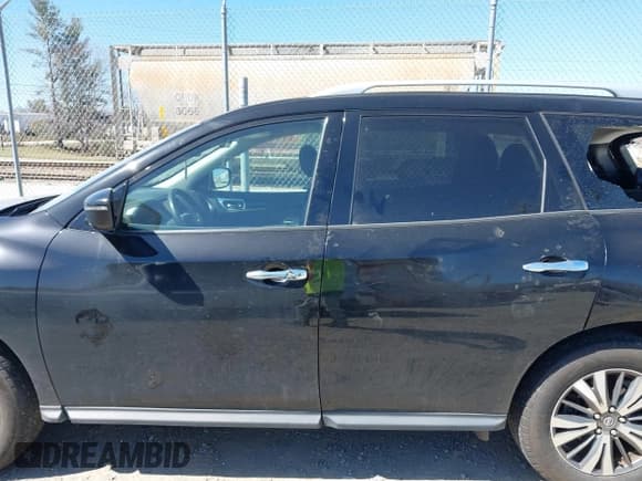 ✅ 2019 Nissan Pathfinder SV • VIN: 5N1DR2MMXKC578779 • Lot: 41767421. Listed on IAAI with 121,985 mi. Free auction sales archive from the USA and detailed vehicle history report at DreamBid. Image 14.