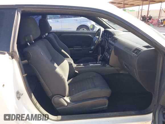 ✅ 2011 Dodge Challenger • VIN: 2B3CJ4DG4BH576375 • Lot: 43348348. Wystawiony na IAAI z przebiegiem 233 424 mil. Bezpłatny archiwum sprzedaży aukcyjnych z USA i szczegółowy raport historii pojazdu na DreamBid. Zdjęcie 5.