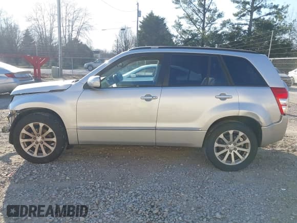 ✅ 2013 Suzuki Grand Vitara Limited • VIN: JS3TE0D74D4100091 • Lot: 41684748. Listed on IAAI with 176,696 mi. Free auction sales archive from the USA and detailed vehicle history report at DreamBid. Image 15.