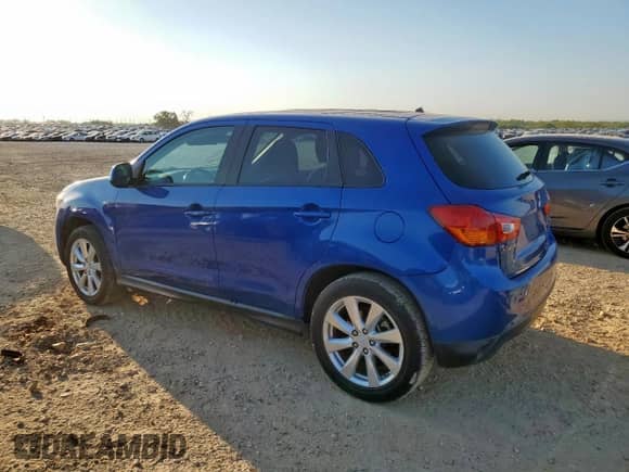 2015 Mitsubishi Outlander ES с VIN 4A4AP3AWXFE028915, выставлен на аукционе Copart как лот 84613635 с пробегом 104 068 миль миль и Списание • Salvage title. История ставок и продаж доступна на DreamBid. Изображение 2.