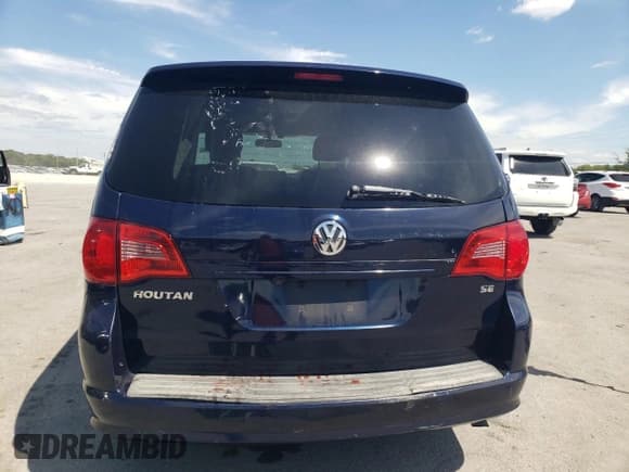 ✅ 2013 Volkswagen Routan SE • VIN: 2C4RVABG8DR725124 • Lot: 70169625. Listed on Copart with 180,203 mi. Free auction sales archive from the USA and detailed vehicle history report at DreamBid. Image 6.