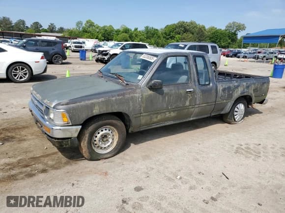 ✅ 1992 Toyota Pickup DLX • VIN: JT4RN93P5N5049078 • Lot: 53206505. Listed on Copart with 241,359 mi. Free auction sales archive from the USA and detailed vehicle history report at DreamBid. Image 1.