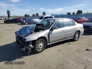 1998 Chevrolet Malibu z VIN 1G1ND52TXW6118716, wystawiony jako Copart lot #44849285 z przebiegiem 108 414 mil mil oraz Szkoda całkowita • Salvage title. Historia ofert i sprzedaży dostępna na DreamBid. Obrazek 1.