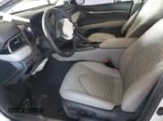 ✅ 2022 Toyota Camry SE • VIN: 4T1G11BK3NU054839 • Lot: 81883485. Wystawiony na Copart z przebiegiem 52 441 mil. Bezpłatny archiwum sprzedaży aukcyjnych z USA i szczegółowy raport historii pojazdu na DreamBid. Zdjęcie 7.