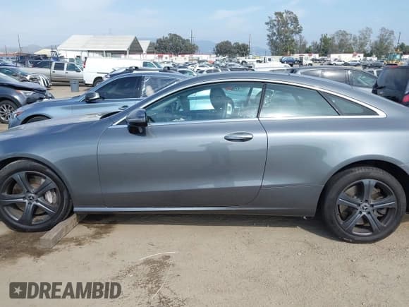 ✅ 2018 Mercedes-Benz E 400 • VIN: WDD1J6FBXJF023366 • Lot: 42040972. Wystawiony na IAAI z przebiegiem Nie podano. Bezpłatny archiwum sprzedaży aukcyjnych z USA i szczegółowy raport historii pojazdu na DreamBid. Zdjęcie 14.