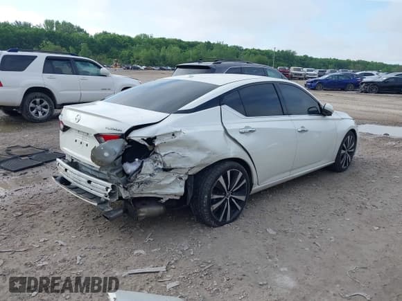 ✅ 2019 Nissan Altima Platinum • VIN: 1N4BL4FVXKC116940 • Lot: 42264335. Wystawiony na IAAI z przebiegiem 78 552 mil. Bezpłatny archiwum sprzedaży aukcyjnych z USA i szczegółowy raport historii pojazdu na DreamBid. Zdjęcie 4.
