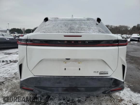 ✅ 2024 Lexus RZ 450e Premium • VIN: JTJAAAABXRA025712 • Lot: 86183394. Wystawiony na Copart z przebiegiem 3 799 mil. Bezpłatny archiwum sprzedaży aukcyjnych z USA i szczegółowy raport historii pojazdu na DreamBid. Zdjęcie 6.