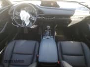 ✅ 2021 Mazda CX-30 Preferred • VIN: 3MVDMACL3MM209641 • Lot: 41759295. Wystawiony na Copart z przebiegiem Nie podano. Bezpłatny archiwum sprzedaży aukcyjnych z USA i szczegółowy raport historii pojazdu na DreamBid. Zdjęcie 8.