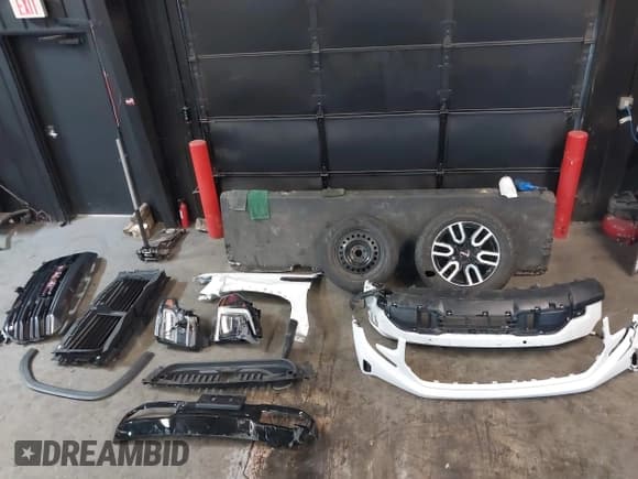 ✅ 2024 GMC Sierra 1500 AT4 • VIN: 3GTUUEEL9RG414568 • Лот: 42097802. Опубликован ранее на IAAI с пробегом 14 093 миль. Бесплатный доступ к архиву аукционных продаж из США и подробный отчёт об истории автомобиля на DreamBid. Изображение 12.