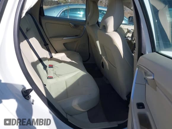 ✅ 2012 Volvo XC60 PZEV • VIN: YV4940DL8C2265691 • Lot: 41536642. Wystawiony na IAAI z przebiegiem 87 646 mil. Bezpłatny archiwum sprzedaży aukcyjnych z USA i szczegółowy raport historii pojazdu na DreamBid. Zdjęcie 8.