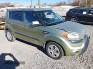 ✅ 2013 Kia Soul • VIN: KNDJT2A53D7579130 • Lot: 43628758. Wystawiony na IAAI z przebiegiem 151 651 mil. Bezpłatny archiwum sprzedaży aukcyjnych z USA i szczegółowy raport historii pojazdu na DreamBid. Zdjęcie 1.