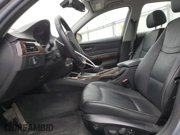 ✅ 2011 BMW 3 Series 328i • VIN: WBAPH5G54BNM84408 • Lot: 81416845. Listed on Copart with 114,484 mi. Free auction sales archive from the USA and detailed vehicle history report at DreamBid. Image 7.