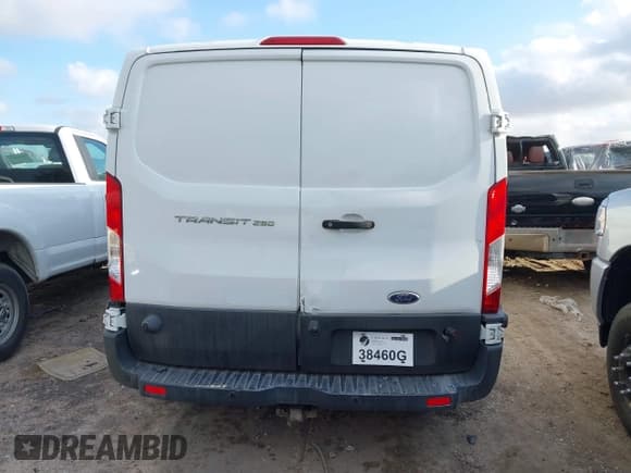 ✅ 2018 Ford Transit • VIN: 1FTYR2YM4JKB09904 • Lot: 41415555. Wystawiony na IAAI z przebiegiem 101 664 mil. Bezpłatny archiwum sprzedaży aukcyjnych z USA i szczegółowy raport historii pojazdu na DreamBid. Zdjęcie 16.