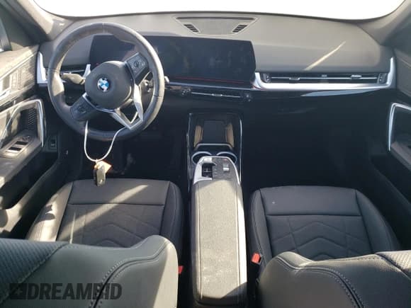 ✅ 2023 BMW X1 xDrive28i • VIN: WBX73EF00P5X04533 • Лот: 38533654. Опубликован ранее на Copart с пробегом 11 361 миль. Бесплатный доступ к архиву аукционных продаж из США и подробный отчёт об истории автомобиля на DreamBid. Изображение 8.