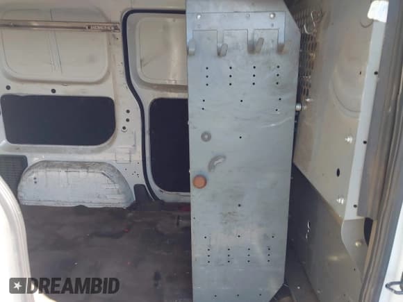 ✅ 2017 Nissan NV200 S • VIN: 3N6CM0KN3HK712708 • Lot: 43578358. Wystawiony na IAAI z przebiegiem Nie podano. Bezpłatny archiwum sprzedaży aukcyjnych z USA i szczegółowy raport historii pojazdu na DreamBid. Zdjęcie 8.