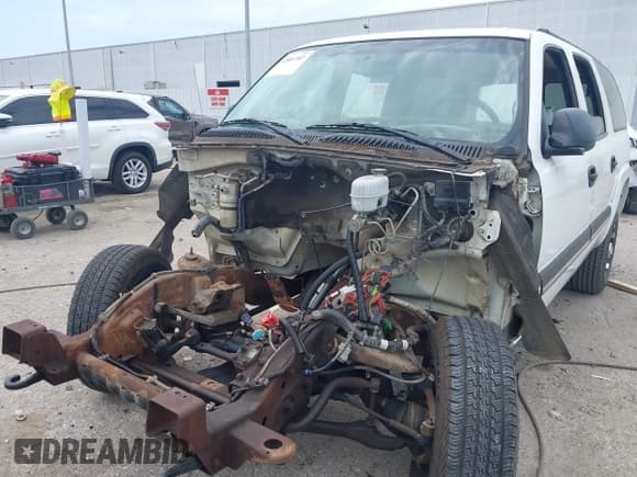 ✅ 2004 Chevrolet Suburban LT • VIN: 3GNGK26U24G303577 • Lot: 42881307. Wystawiony na IAAI z przebiegiem Nie podano. Bezpłatny archiwum sprzedaży aukcyjnych z USA i szczegółowy raport historii pojazdu na DreamBid. Zdjęcie 6.