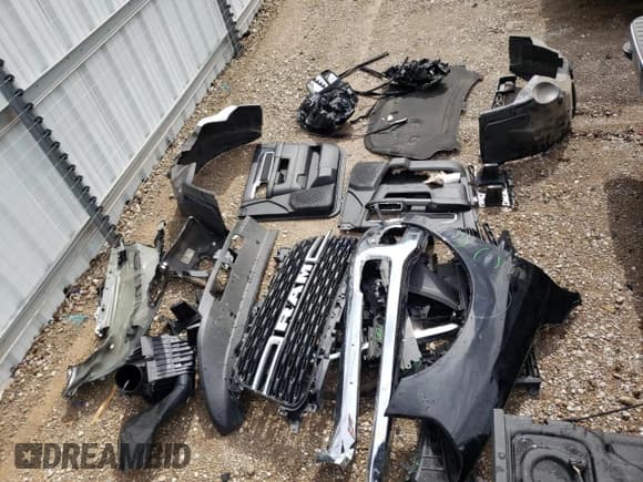 ✅ 2024 Ram 2500 Big Horn • VIN: 3C6UR5DL7RG269685 • Lot: 85379685. Listed on Copart with 16,133 mi. Free auction sales archive from the USA and detailed vehicle history report at DreamBid. Image 12.