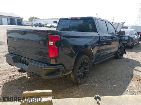 ✅ 2024 Chevrolet Silverado 1500 High Country • VIN: 1GCUDJED2RZ371886 • Lot: 43188276. Listed on IAAI with 11,420 mi. Free auction sales archive from the USA and detailed vehicle history report at DreamBid. Image 4.