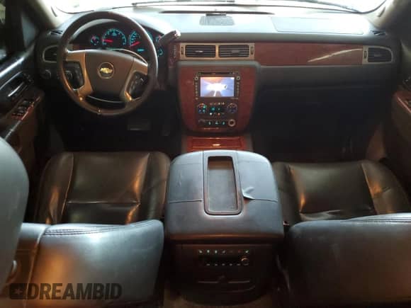 2013 Chevrolet Tahoe LTZ z VIN 1GNSKCE00DR330467, wystawiony jako Copart lot #80821995 z przebiegiem 294 372 mil mil oraz Szkoda całkowita • Salvage title. Historia ofert i sprzedaży dostępna na DreamBid. Obrazek 8.