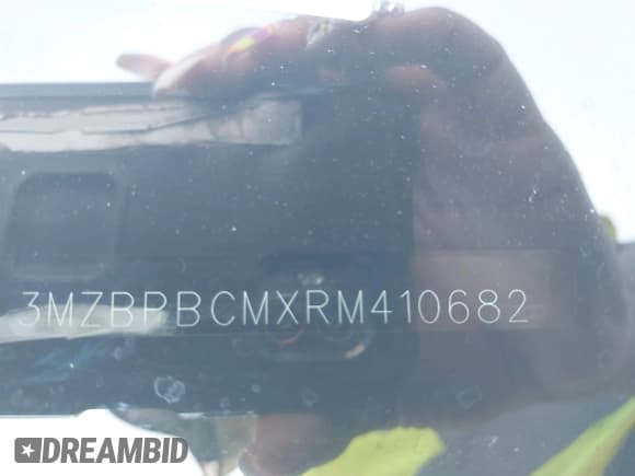 ✅ 2024 Mazda 3 S Carbon Edition • VIN: 3MZBPBCMXRM410682 • Лот: 43049840. Опубликован ранее на IAAI с пробегом 35 423 миль. Бесплатный доступ к архиву аукционных продаж из США и подробный отчёт об истории автомобиля на DreamBid. Изображение 9.