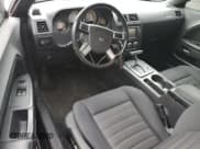 ✅ 2010 Dodge Challenger SE • VIN: 2B3CJ4DV6AH103431 • Lot: 53477725. Wystawiony na Copart z przebiegiem 126 526 mil. Bezpłatny archiwum sprzedaży aukcyjnych z USA i szczegółowy raport historii pojazdu na DreamBid. Zdjęcie 8.