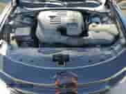 2015 Dodge Charger SXT z VIN 2C3CDXHGXFH811793, wystawiony jako Copart lot #70275445 z przebiegiem 159 640 mil mil oraz Czysty tytuł • Clean title. Historia ofert i sprzedaży dostępna na DreamBid. Obrazek 11.