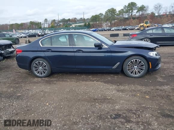 ✅ 2020 BMW 5 Series • VIN: WBAJB1C09LCD80099 • Lot: 43781569. Wystawiony na IAAI z przebiegiem 28 042 mil. Bezpłatny archiwum sprzedaży aukcyjnych z USA i szczegółowy raport historii pojazdu na DreamBid. Zdjęcie 13.