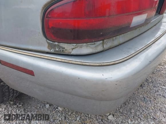 ✅ 1996 Buick Regal Custom • VIN: 2G4WB52K2T1427121 • Lot: 42873690. Wystawiony na IAAI z przebiegiem 152 343 mil. Bezpłatny archiwum sprzedaży aukcyjnych z USA i szczegółowy raport historii pojazdu na DreamBid. Zdjęcie 13.