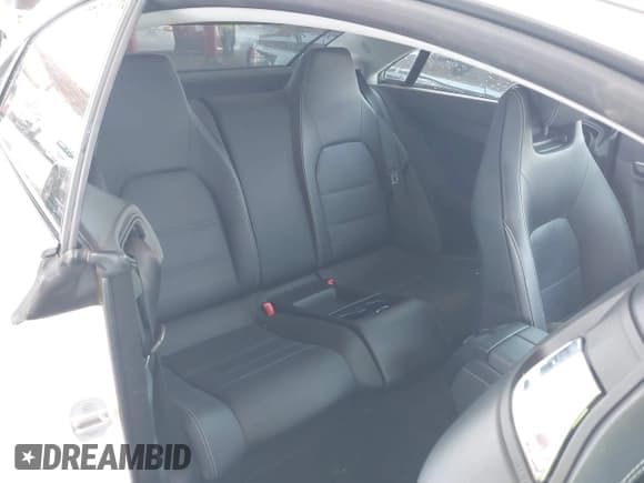 ✅ 2010 Mercedes-Benz E 550 • VIN: WDDKJ7CB4AF012491 • Лот: 42165752. Опубликован ранее на IAAI с пробегом 67 581 миль. Бесплатный доступ к архиву аукционных продаж из США и подробный отчёт об истории автомобиля на DreamBid. Изображение 8.