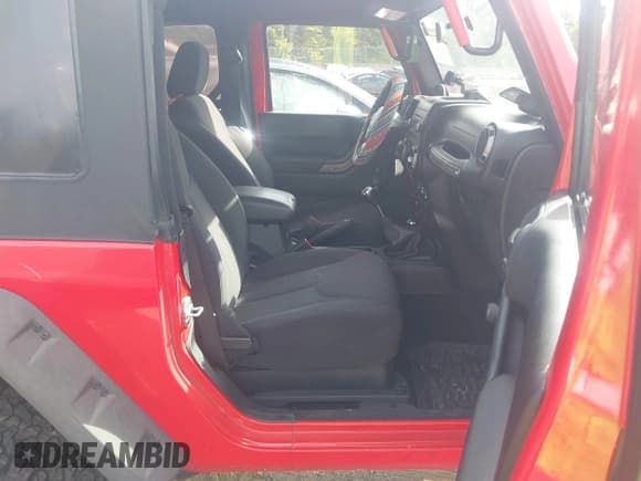 ✅ 2014 Jeep Wrangler Sport • VIN: 1C4AJWAG4EL322761 • Lot: 43222275. Wystawiony na IAAI z przebiegiem 126 980 mil. Bezpłatny archiwum sprzedaży aukcyjnych z USA i szczegółowy raport historii pojazdu na DreamBid. Zdjęcie 5.