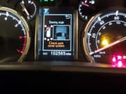 ✅ 2021 Toyota 4Runner Nightshade • VIN: JTEJU5JR1M5871688 • Lot: 41041261. Wystawiony na IAAI z przebiegiem 102 565 mil. Bezpłatny archiwum sprzedaży aukcyjnych z USA i szczegółowy raport historii pojazdu na DreamBid. Zdjęcie 15.