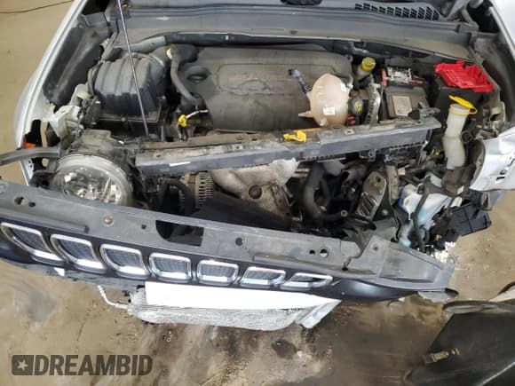 ✅ 2019 Jeep Renegade Latitude • VIN: ZACNJBBB0KPK72636 • Lot: 80169745. Wystawiony na Copart z przebiegiem 97 689 mil. Bezpłatny archiwum sprzedaży aukcyjnych z USA i szczegółowy raport historii pojazdu na DreamBid. Zdjęcie 11.