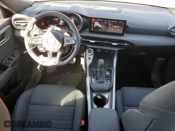 2024 Dodge Hornet R/T z VIN ZACPDFCW6R3A27983, wystawiony jako Copart lot #47845855 z przebiegiem 18 861 mil mil oraz Czysty tytuł • Clean title. Historia ofert i sprzedaży dostępna na DreamBid. Obrazek 8.