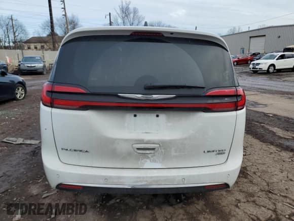 ✅ 2023 Chrysler Pacifica Limited • VIN: 2C4RC3GG3PR580492 • Lot: 43747715. Listed on Copart with 16,983 mi. Free auction sales archive from the USA and detailed vehicle history report at DreamBid. Image 6.