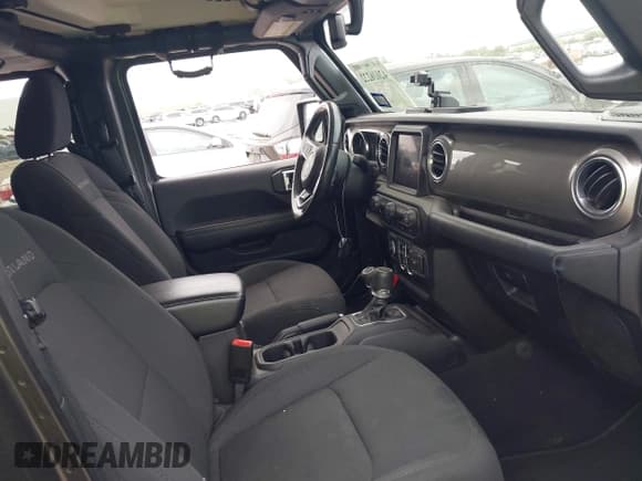 ✅ 2020 Jeep Gladiator Overland • VIN: 1C6HJTFG8LL166086 • Lot: 42016222. Listed on IAAI with 102,232 mi. Free auction sales archive from the USA and detailed vehicle history report at DreamBid. Image 5.