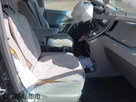 ✅ 2016 Toyota Sienna LE AAS • VIN: 5TDKK3DC8GS739715 • Lot: 42015201. Listed on IAAI with 68,417 mi. Free auction sales archive from the USA and detailed vehicle history report at DreamBid. Image 5.