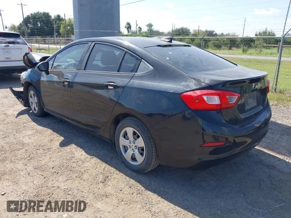✅ 2017 Chevrolet Cruze LS • VIN: 1G1BC5SM4H7221982 • Lot: 43551542. Listed on IAAI with 83,751 mi. Free auction sales archive from the USA and detailed vehicle history report at DreamBid. Image 3.