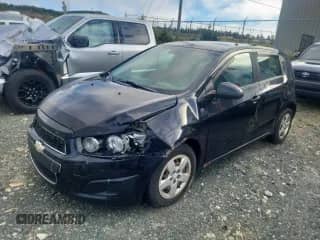 2013 Chevrolet Sonic LS z VIN 1G1JA6EH7D4226434, wystawiony jako Copart lot #70985375 z przebiegiem 167 092 mil mil oraz Szkoda całkowita • Salvage title. Historia ofert i sprzedaży dostępna na DreamBid. Obrazek 1.