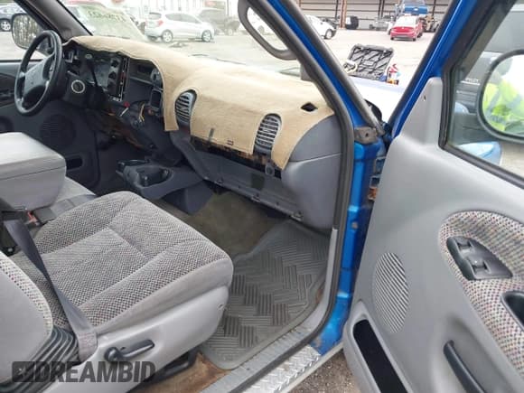 ✅ 2000 Dodge 2500 • VIN: 3B7KC2362YG140005 • Lot: 43786623. Listed on IAAI with 244,100 mi. Free auction sales archive from the USA and detailed vehicle history report at DreamBid. Image 5.