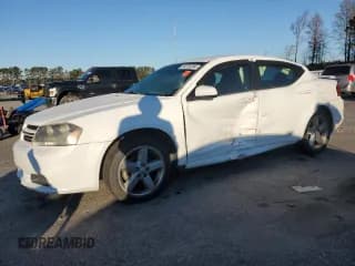 ✅ 2013 Dodge Avenger SXT • VIN: 1C3CDZCBXDN772876 • Lot: 84328264. Wystawiony na Copart z przebiegiem 155 995 mil. Bezpłatny archiwum sprzedaży aukcyjnych z USA i szczegółowy raport historii pojazdu na DreamBid. Zdjęcie 1.
