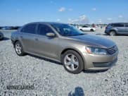 ✅ 2015 Volkswagen Passat SE • VIN: 1VWBS7A37FC015992 • Лот: 93832365. Опубликован ранее на Copart с пробегом 111 659 миль. Бесплатный доступ к архиву аукционных продаж из США и подробный отчёт об истории автомобиля на DreamBid. Изображение 4.